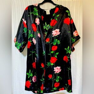 Secret Treasures Black Silky Red & Pink Rose Kimono, shower robe,  Size Small